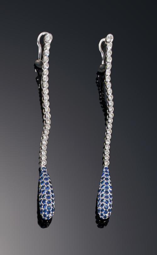 555   -  <p><span class="object_title">Pendientes largos con incrustaciones de zafiros y diamantes</span></p>