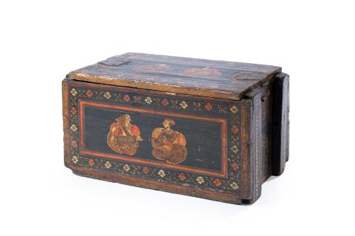 Antigua caja hindú en madera pintada en negro con tapa deco