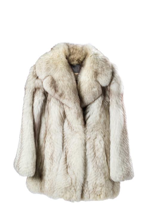 1307   -  <p><span class="object_title">Chaquetón en zorro blanco </span></p>