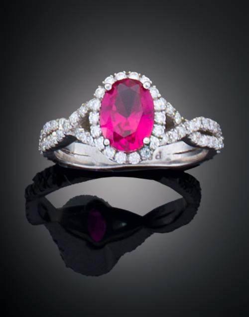 SORTIJA CON RUBÍ Y DIAMANTES EN PLATINO