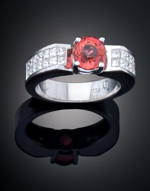 SORTIJA CON DIAMANTES Y TURMALINA EN ORO BLANCO DE 18 K