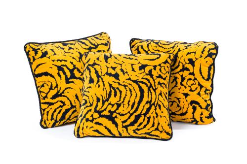VERSACE, Lote de tres cojines