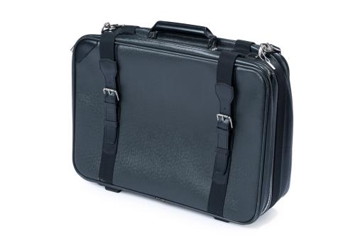 LOUIS VUITTON, Maleta de viaje en piel negra