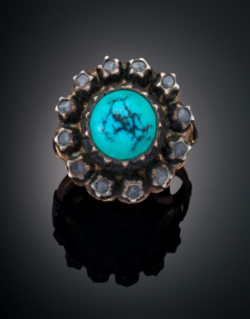 SORTIJA CON ZAFIROS INCOLOROS, IMITACION TURQUESA EN ORO AM