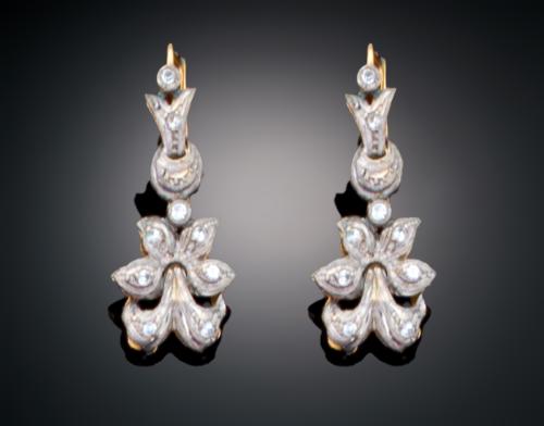 PENDIENTES ESTILO ANTIGUO EN ORO AMARILLO DE 18 K CON VISTA