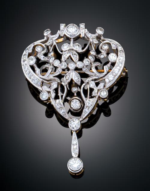 893   -  <p><span class="object_title">BROCHE ESTILO ART NOUVEAU EN ORO AMARILLO DE 18 K CON VISTAS EN PLATINO</span></p>