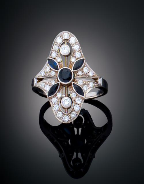 SORTIJA CON DIAMANTES Y ZAFIROS ESTILO ART DECÓ EN ORO BLAN