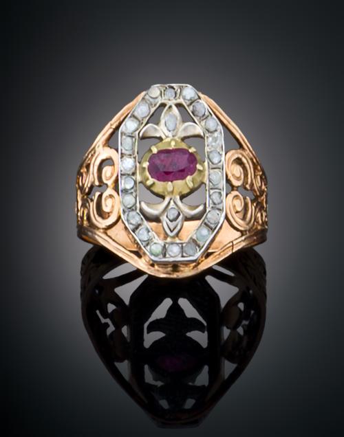 SORTIJA CON RUBÍ Y DIAMANTES ESTILO ART DECÓ EN ORO AMARILL