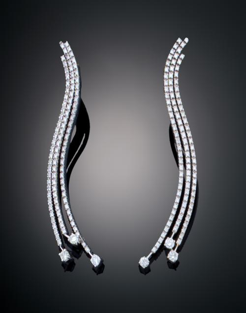 PENDIENTES DE TRES LINEAS MOVILES CON DIAMANTES EN ORO BLAN