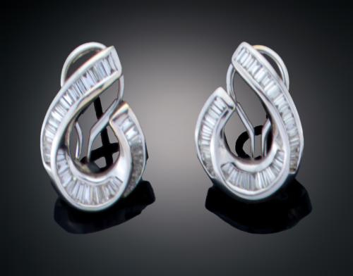 PENDIENTES CARACOL CON DIAMANTES EN ORO BLANCO DE 18 K