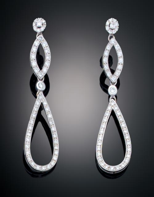 PENDIENTES LARGOS CON DIAMANTES EN ORO BLANCO DE 18 K