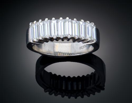 SORTIJA BAGUETTE DE DIAMANTES EN ORO BLANCO DE 18 K