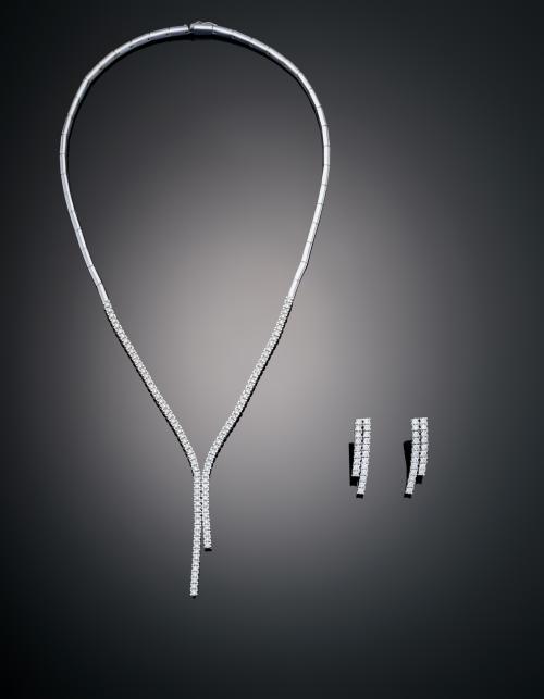 JUEGO DE COLLAR RIVIÉRE Y PENDIENTES CON DIAMANTES EN ORO B