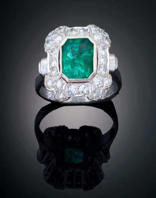 SORTIJA CON ESMERALDA Y DIAMANTES EN ORO BLANCO DE 18 K 