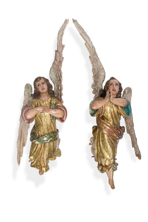 624   -  <p><span class="object_title">ESCUELA ESPAÑOLA. Siglo XIX<br/>Pareja de ángeles en madera tallada y dorada.</span><br></p>