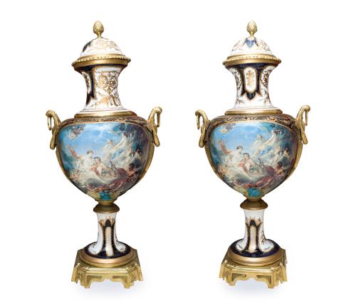 Pareja de grandes jarrones de cuerpo globular tipo Sévres e