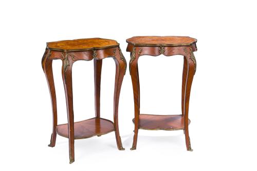 Pareja de mesitas auxiliares estilo Luis XV, Francia finale