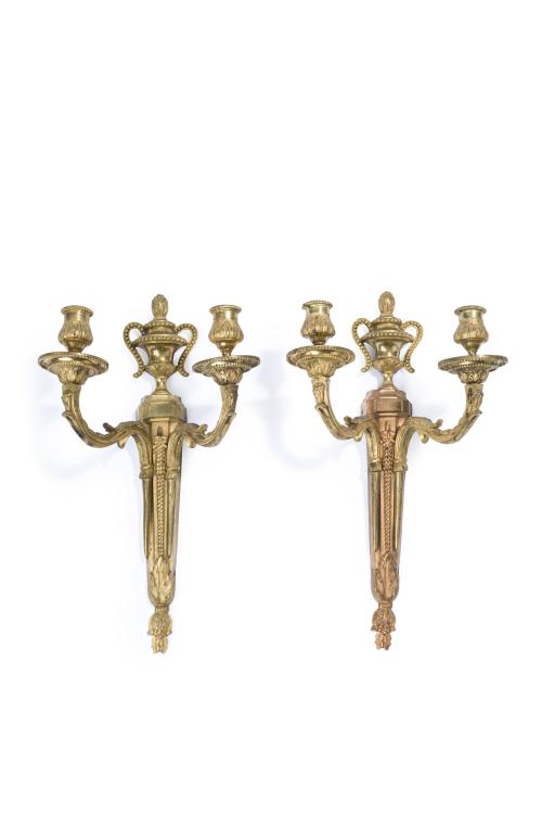Pareja de apliques de dos luces, para vela, estilo Luis XVI