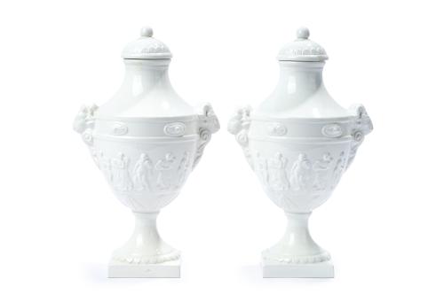 Pareja de urnas italianas en cerámica esmaltada y vidriada 