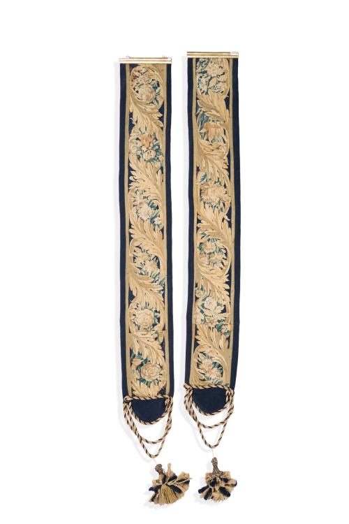 Pareja de colgaduras en lana del siglo XVIII realizadas con