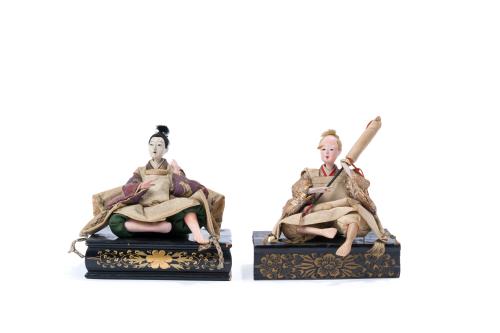 Pareja de figuras japonesas, finales del siglo XIX. Con v