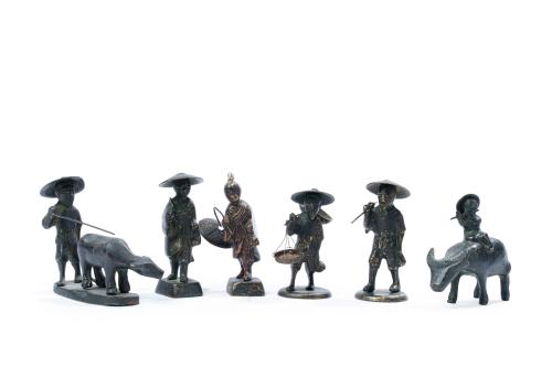 Lote formado por 6 figuras vietnamitas en bronce.