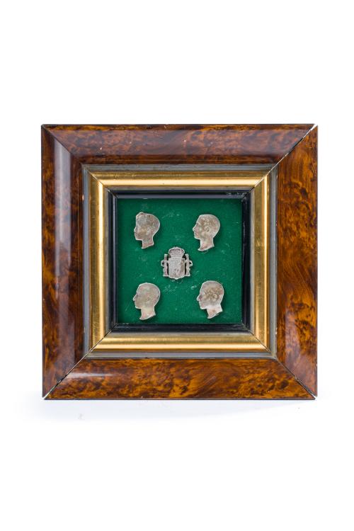 Conjunto de 4 retratos de perfil de Alfonso XIII en plata r