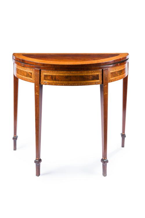 Mesa de juego de media luna Sheraton, Inglaterra principios