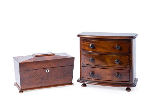 Lote formado por caja para te victoriana en madera de caboa