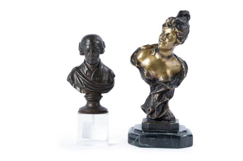 Lote formado por dos pequeños bustos en bronce pavonado, un