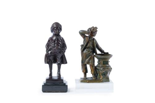  ESCUELA FRANCESA C.1900Lote formado por dos esculturas e