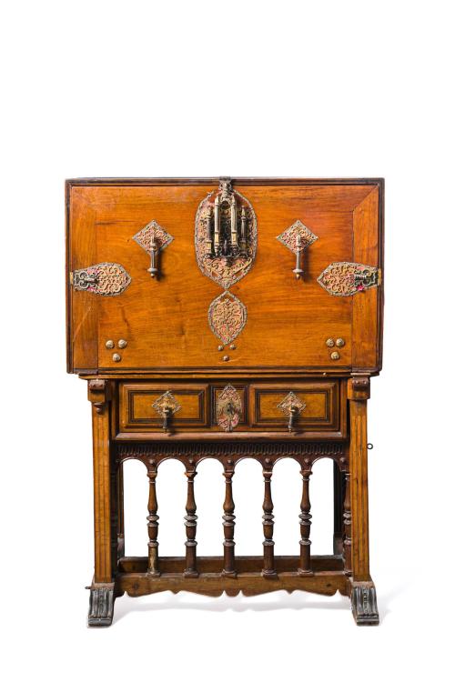 Bargueño florentino, Italia  finales s. XVI.En madera de 