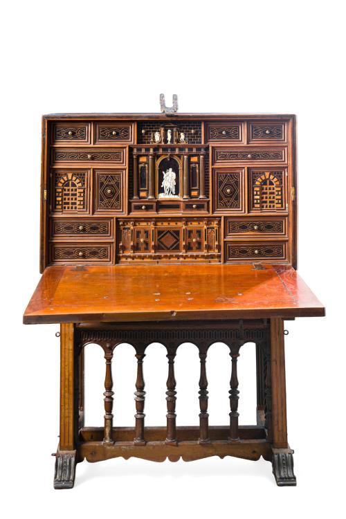 Bargueño florentino, Italia  finales s. XVI.En madera de 