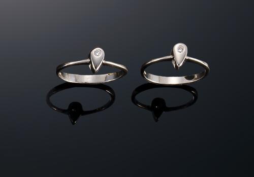 686   -  <p><span class="object_title">Duo de sortijas con diamantes.</span></p>