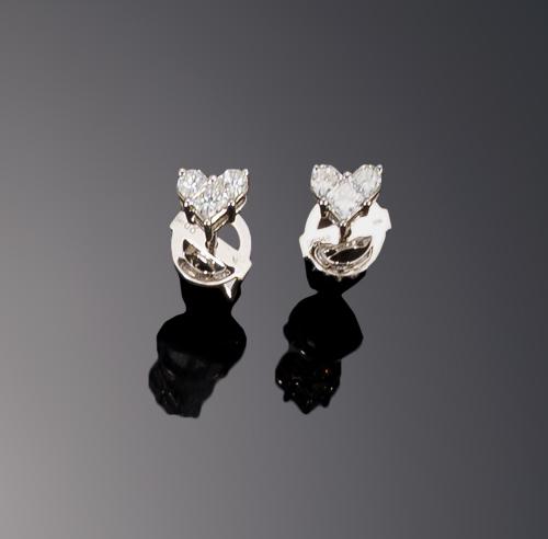 679   -  <p><span class="object_title">Pendientes de diamantes</span></p>