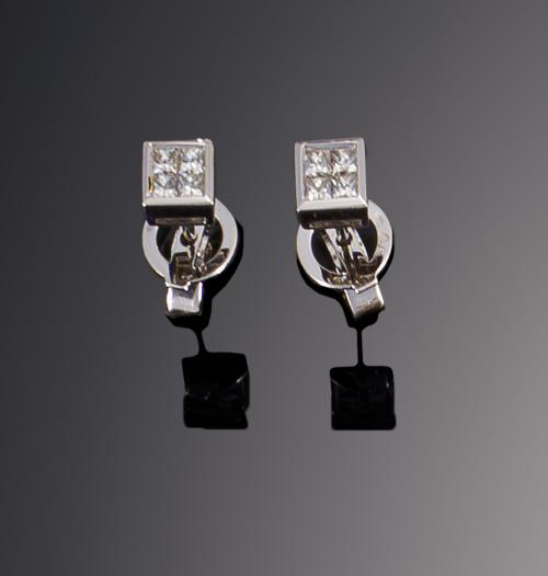 677   -  <p><span class="object_title">Pendientes cuadrados con diamantes</span></p>