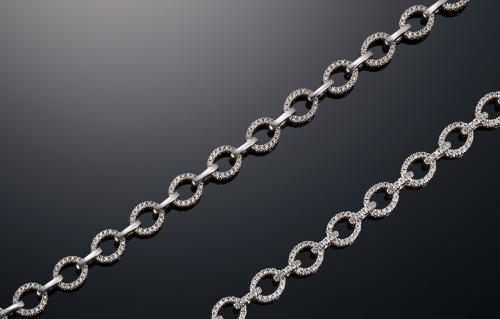 546   -  <p><span class="object_title">Pulsera de eslabones con diamantes</span></p>