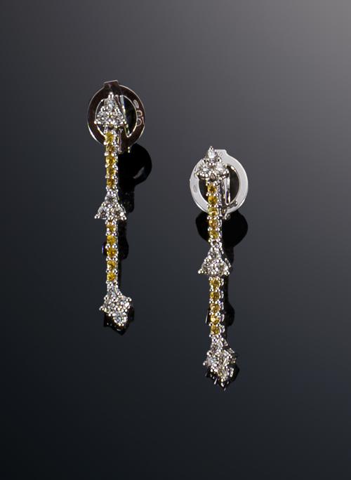 545   -  <p><span class="object_title">Pendientes largo con diamantes</span></p>