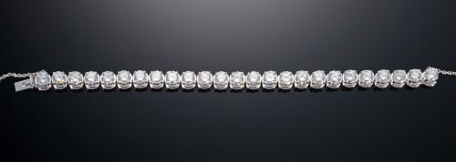 620   -  <p><span class="object_title">Muy importante pulsera riviere con 25 diamantes</span></p>