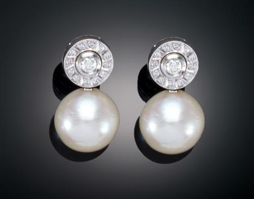 PENDIENTES CIRCULAR CON DIAMANTES Y PERLA CULTIVADA EN ORO 