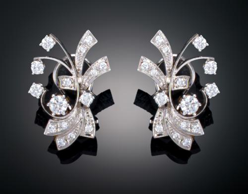 PENDIENTES EN DISEÑO VEGETAL CON DIAMANTES EN ORO BLANCO DE