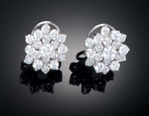 PENDIENTES ROSETÓN CON DIAMANTES EN ORO BLANCO DE 18 K 