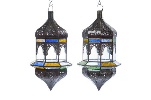 Pareja de antiguos faroles en metal calado con paños en cri