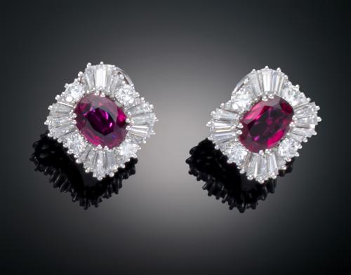 PENDIENTES CON RUBÍES Y DIAMANTES EN ORO BLANCO DE 18 K