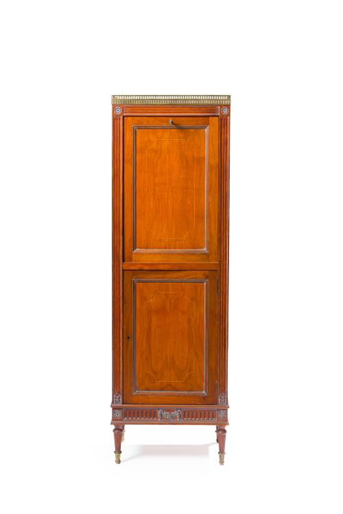 Mueble alto auxiliar de estilo Luis XVI En madera con fil