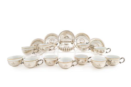 Lote en plata española punzonada formado por 12 tazas de te
