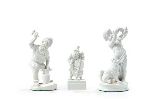 E. Alonso Cebreros (s. XX)Lote de 3 figuras en porcelana 