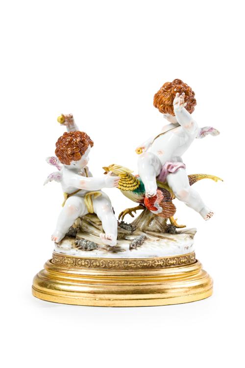 Grupo escultórico de angelotes en porcelana vidriada y esma