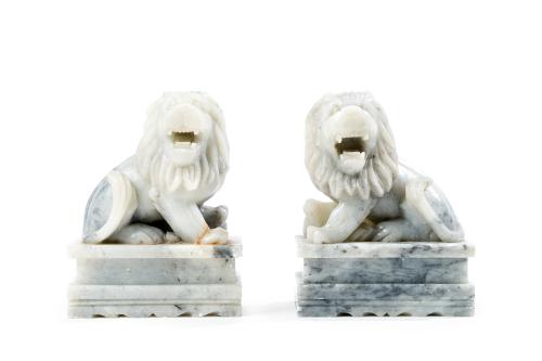 Pareja de sujetalibros en forma de leones en piedra jabón, 