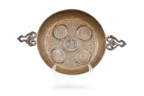  Centro en plata española punzonada con campo con decoració